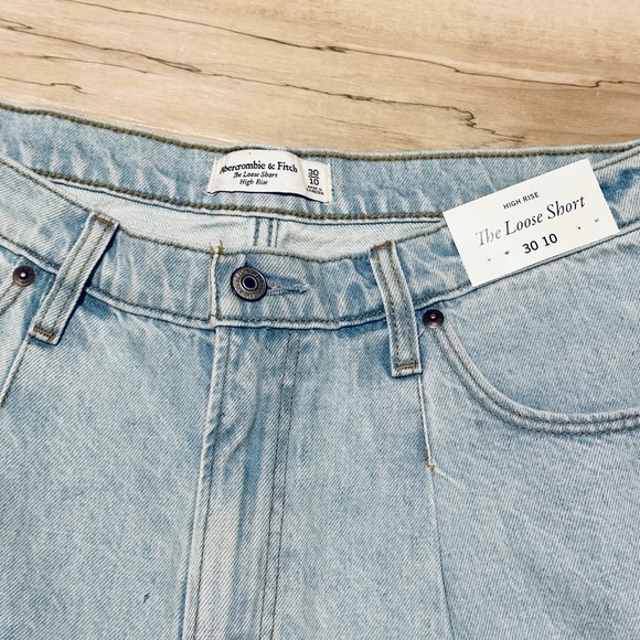 NWT High Rise Loose Short Abercrombie & Fitch Jean Denim Shorts - light wash - Picture 4 of 8